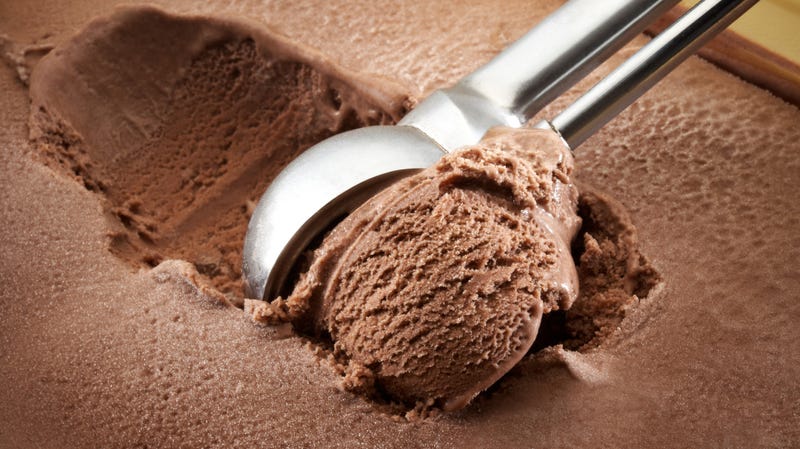 Illustration for article titled "Ballistic" woman takes baseball bat to Rally's windows over lack of chocolate ice cream