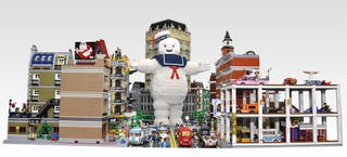 Illustration for article titled Gigantic Lego Stay Puft Marshmallow Man faces the Ghostbusters in NYC