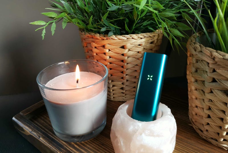Illustration for article titled Dos semanas fumando con Pax 3, el iPhone de los vaporizadores creado para todo tipo de hierbas