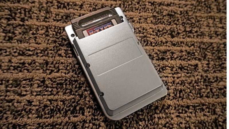 Avant la Game Boy Classic Edition de Nintendo : l'Ultra Game Boy d'Hyperkin. Oxekg9h1dus0ruxeqyfy