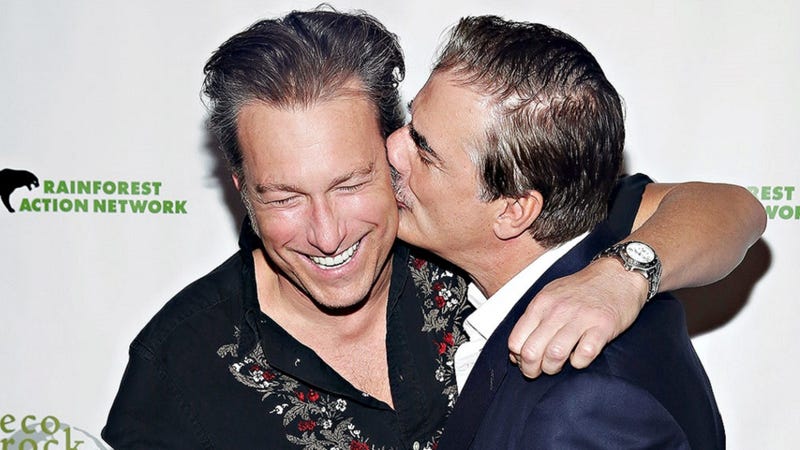 Illustration for article titled Chris Noth and John Corbett Did a Kiss in the Sex and the City Flashback of Your Dreams
