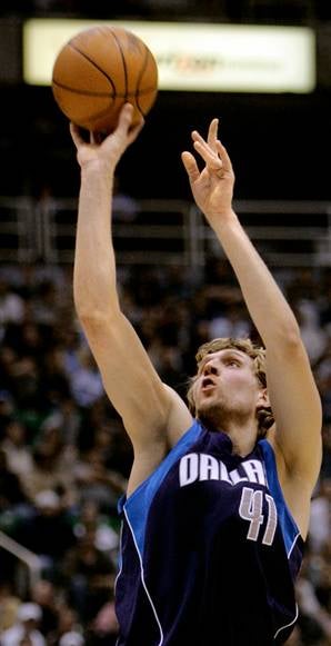 Illustration for article titled NBA Roundup: Acht Du Lieber! Mavs On A Tear