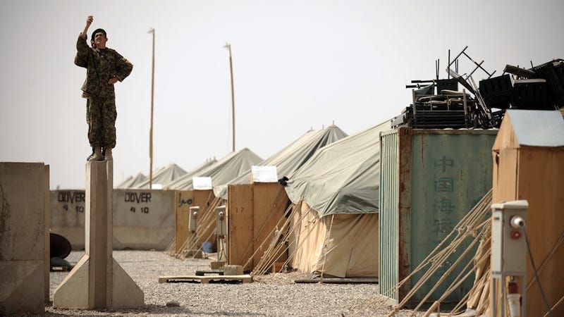 Illustration for article titled Getting Cell Reception in War Zone Afghanistan Is a Bitch