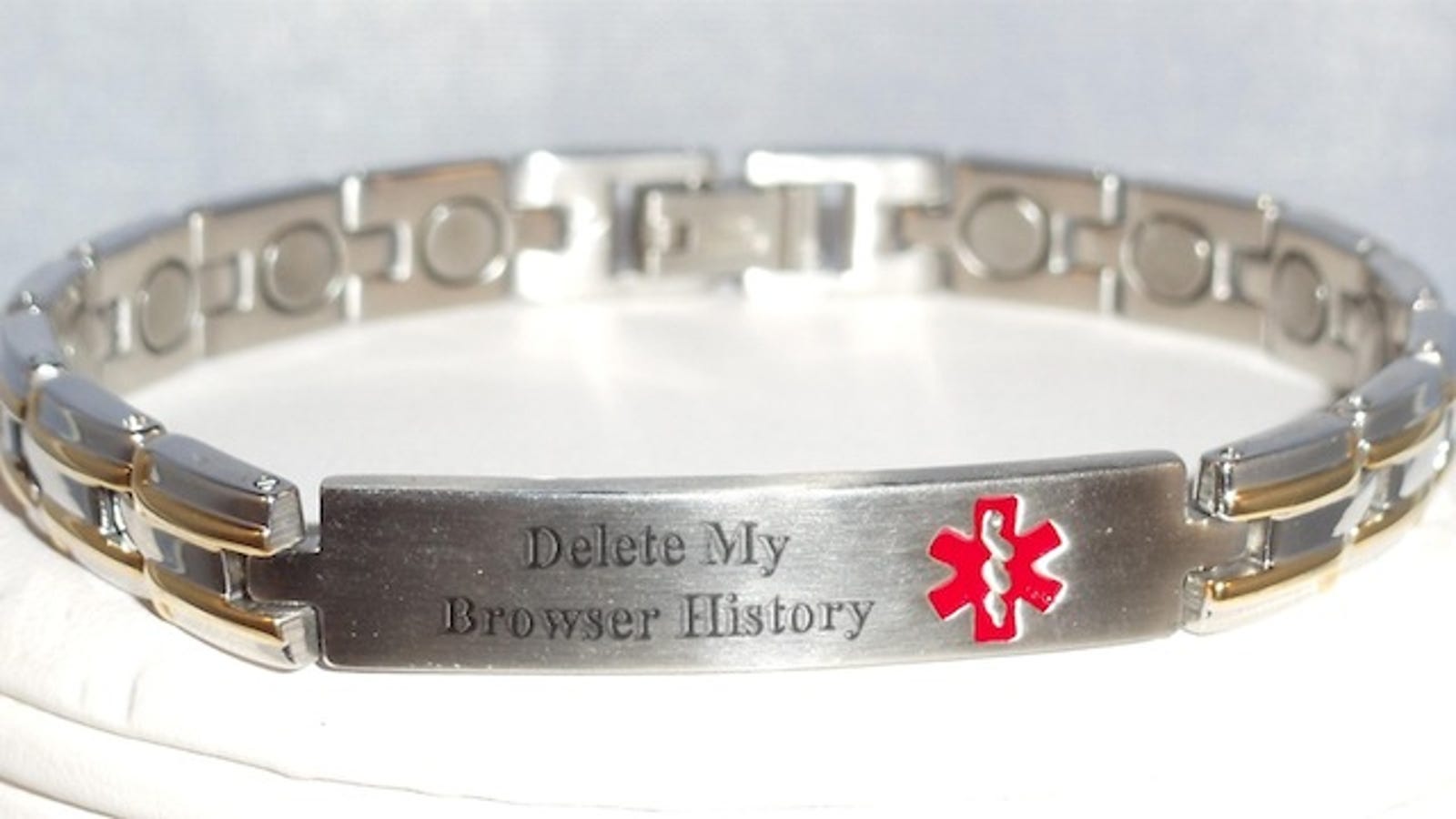 we-should-all-wear-this-medical-alert-bracelet-that-makes-sure-your-browser-s-history-gets-deleted