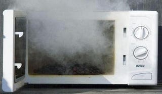 Illustration for article titled Why metal shoots sparks in the microwave