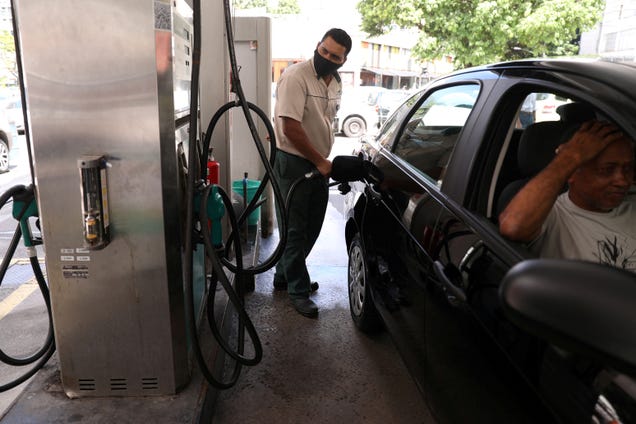 Gas prices below $3 a gallon are starting to appear in the US. Can they last?