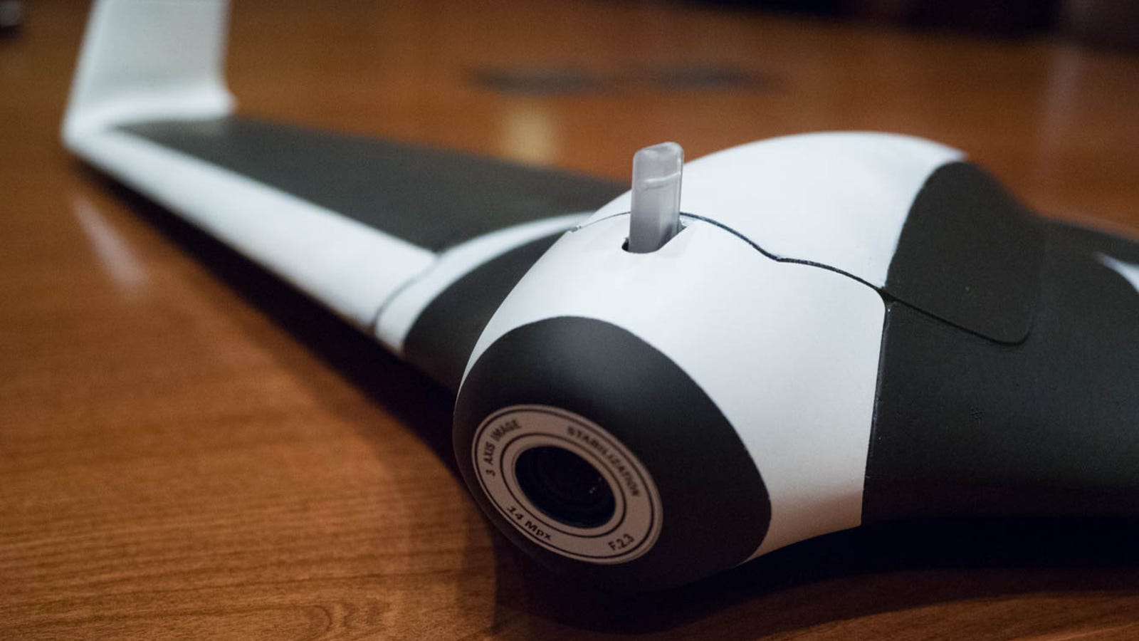 Una cámara teledirigida a 80 Km/h: así es el nuevo dron de Parrot