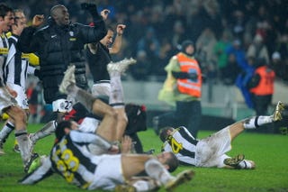 Illustration for article titled Juve Beats Milan, Gets Dirty