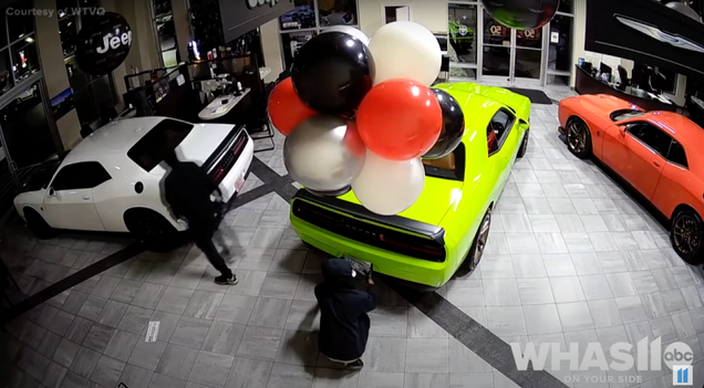 Video of That 40-Second Dodge Challenger Hellcat Theft Is Wild