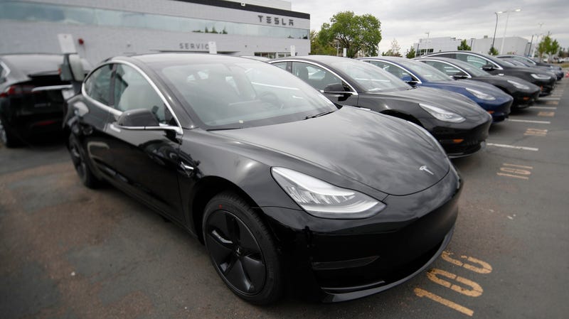 Illustration for article titled Tesla Achieves Record Deliveries in Second Quarter, Loses Two More Executives