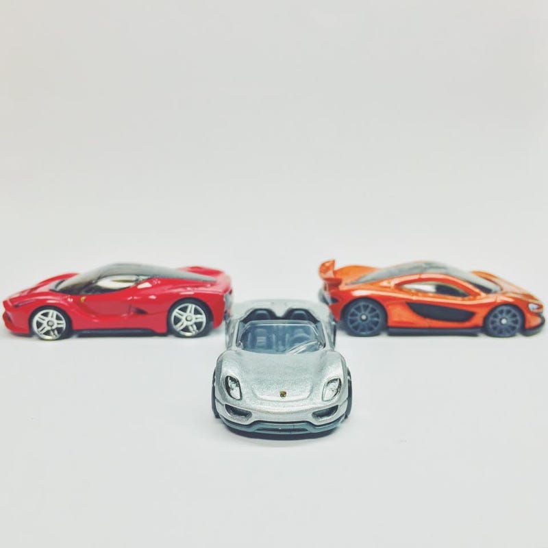 Illustration for article titled Random Hypercar Trifecta Casting Picture is Random