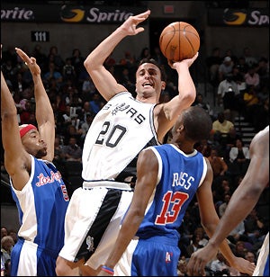 Illustration for article titled NBA Roundup: Spurs Wedge Themselves Into The Conversation