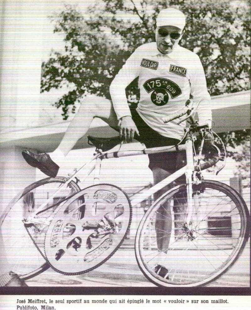 Illustration for article titled José Meiffret actually pedaled to 127mph, behind a 300SL