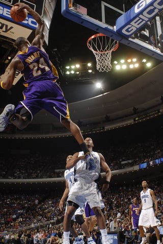 Illustration for article titled Kobe's Heroics Not Enough, Again