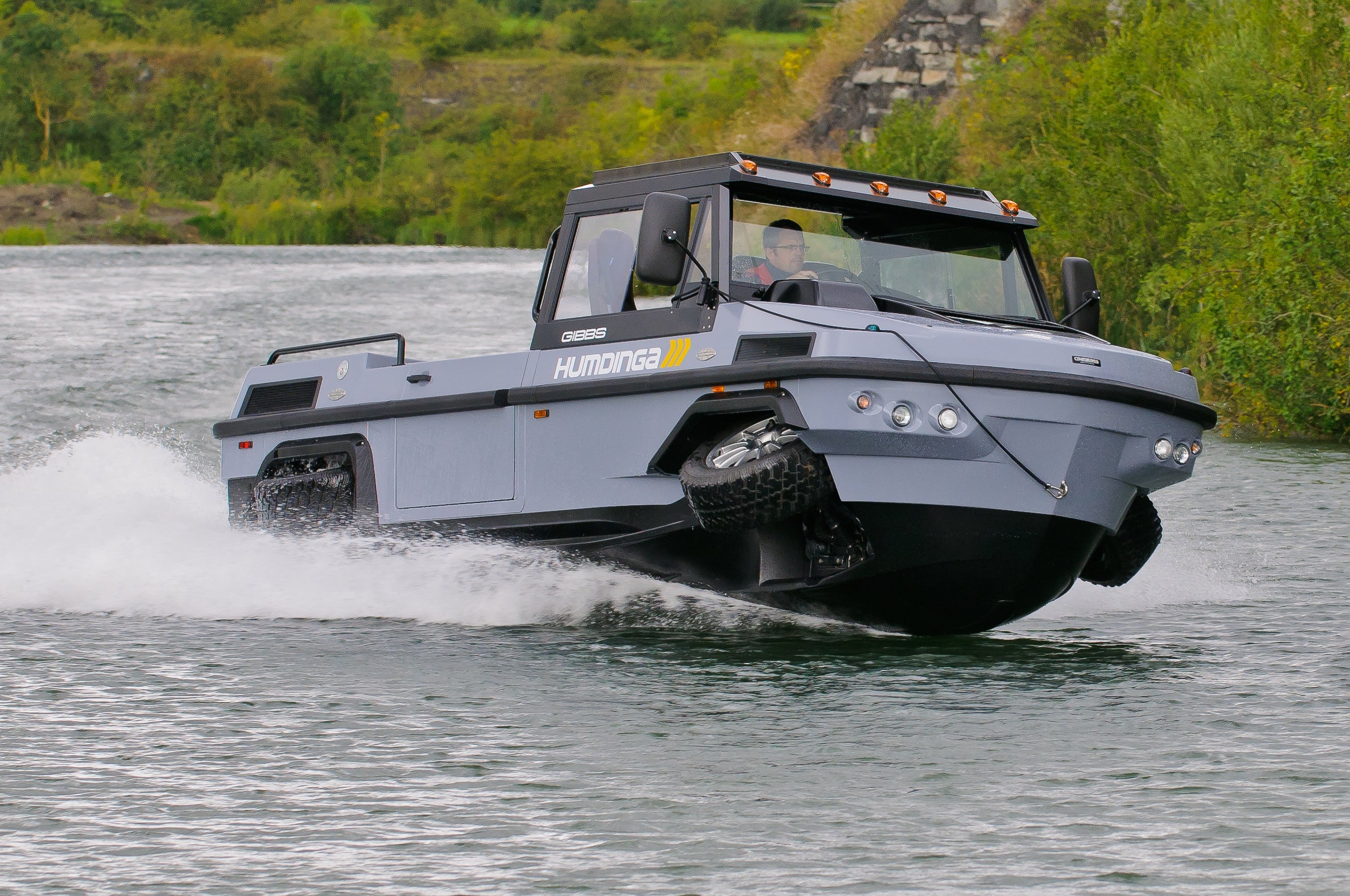 this-amphibious-tank-yacht-might-save-your-life-one-day