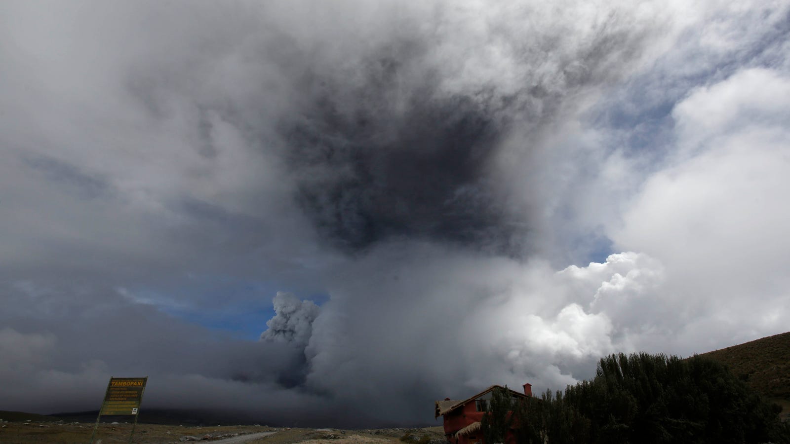 In the Andes Mountains, A LongQuiet Volcano Blasts Ash and Vapor