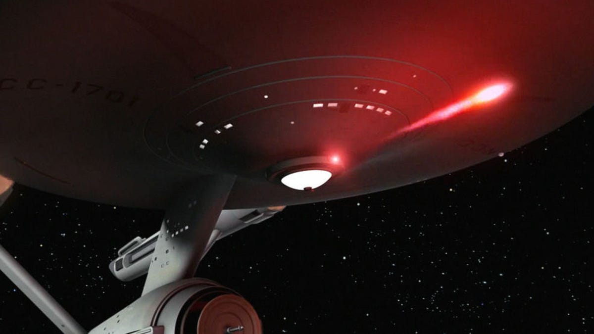 Who Would Win In An All Out Battle Star Wars Or Star Trek