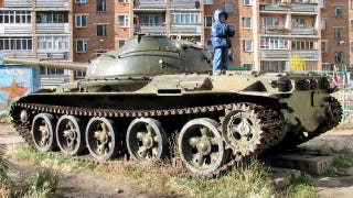 Illustration for article titled This Russian city uses old Soviet tanks as playgrounds
