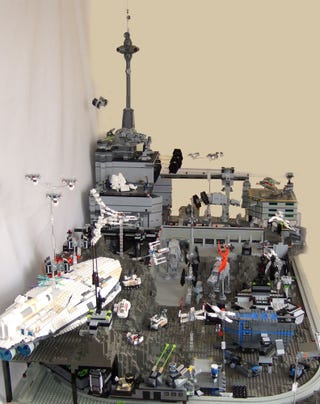 Illustration for article titled The Mother of All Lego Star Wars Battles