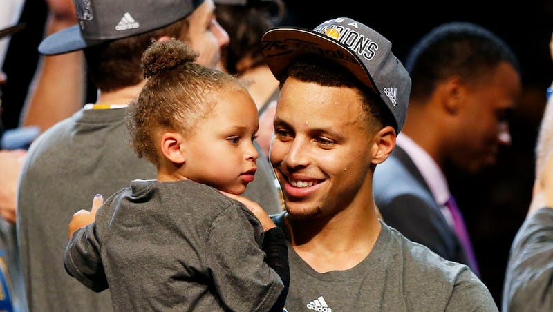 Illustration for article titled Riley Curry Allows Golden State Warriors to Participate in Her Parade