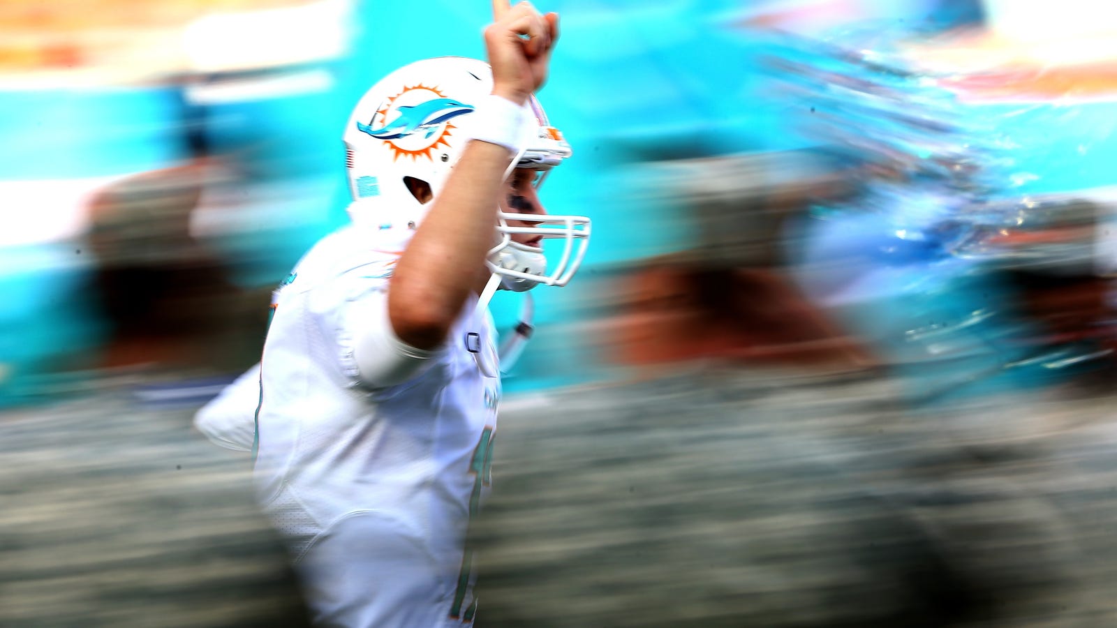 A Deadspin Investigation Into Ryan Tannehill's Thumbs