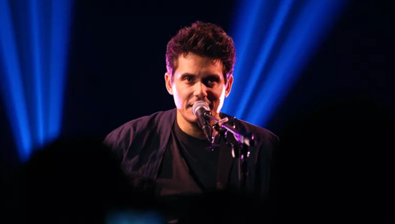 Illustration for article titled John Mayer Reportedly Has a Crush on Kourtney KardashianÂ