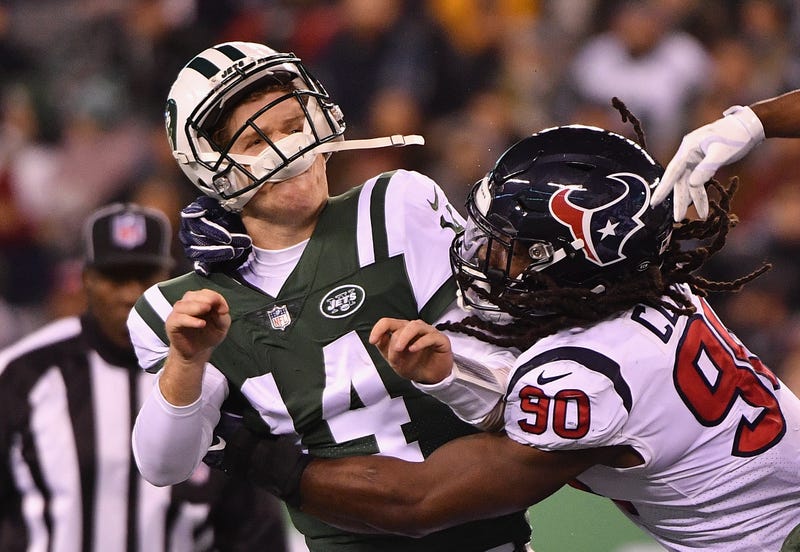 Illustration for article titled The Texans Are Stiffing Jadeveon Clowney