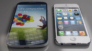 Illustration for article titled Size Comparison: Samsung Galaxy S IV vs. iPhone 5