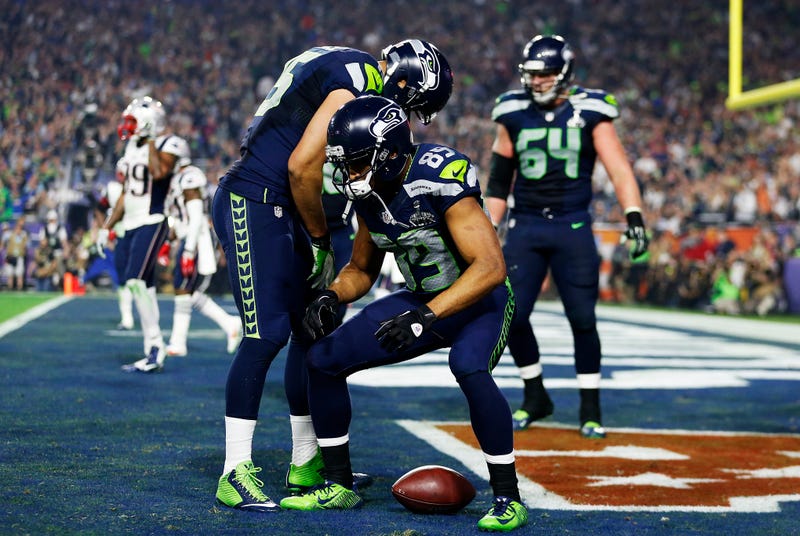 Illustration for article titled Doug Baldwin Reveals Football-Pooping Celebration Was For Darrelle Revis