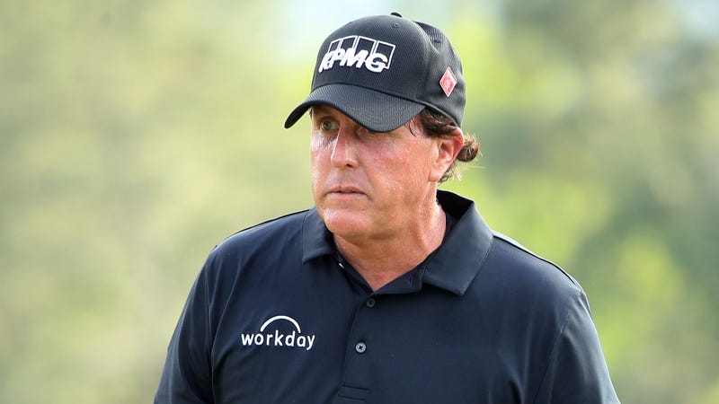 Illustration for article titled Phil Mickelson Reluctantly Uses Golf Club Kids Made For Father's Day Present