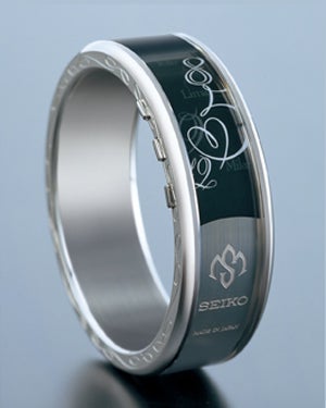 Illustration for article titled Seiko Spectrum Bracelet Watch Uses E-Ink, Looks Scary Cool