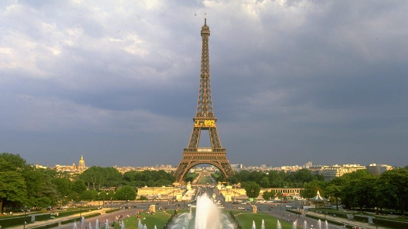 Illustration for article titled A Bunch of Dicks Are Ruining a Nude Park in Paris