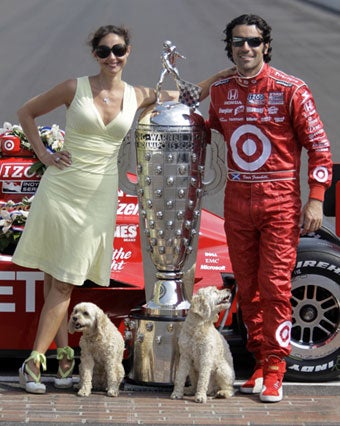 Illustration for article titled Dario Franchitti Shows Off His Trophy, Wife