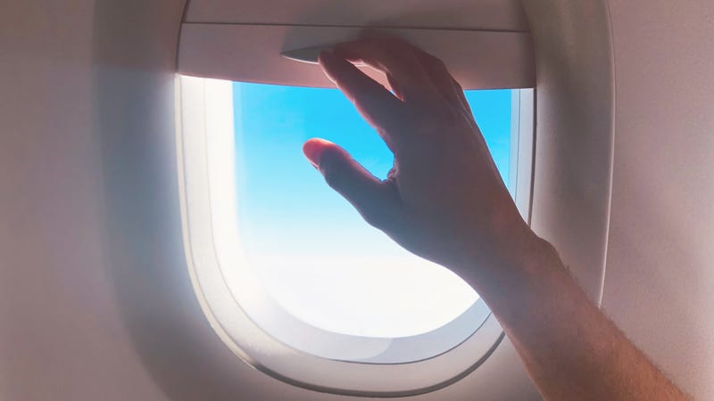 Illustration for article titled Who Has the Right to the Window Shade on a Flight?