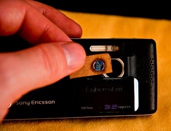 Illustration for article titled How to Trick Your Cameraphone Into Taking Non-Crappy Shots