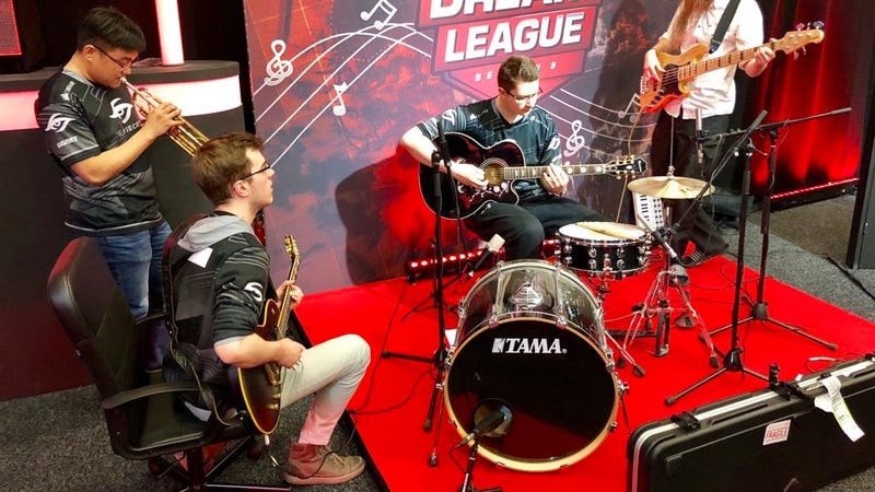 Illustration for article titled Dota Team Sweeps Finals, Has A Quick Jam Session