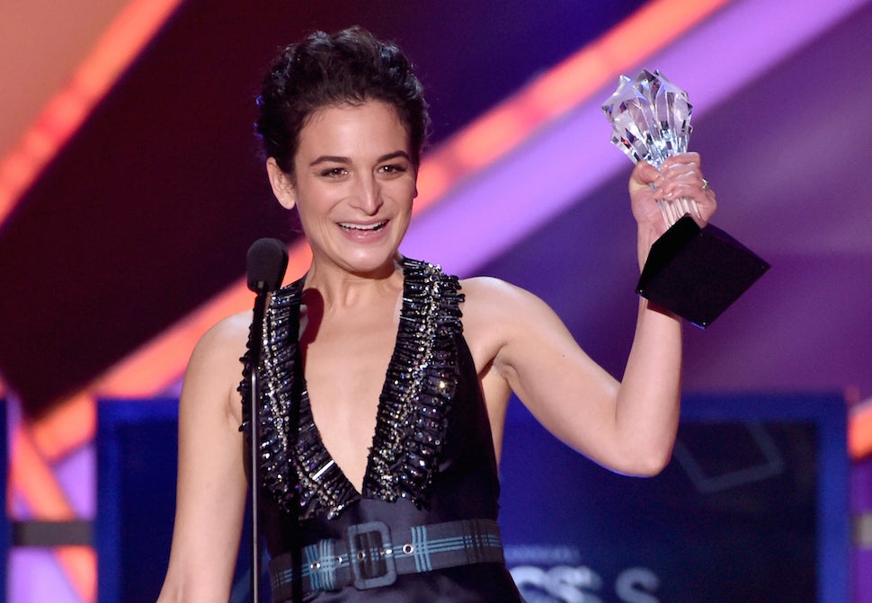 Jenny Slate Reps Reproductive Rights In Acceptance Speech - 웹