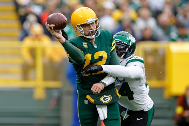 Is failed HC Nathaniel Hackett's presence enough to recruit Aaron Rodgers?