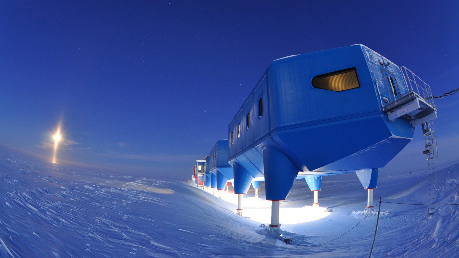 photo of Antarctic Crack Threatens Scientific Research Station image