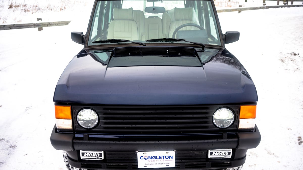 This Tiny Vermont Is The Singer Of Clic Range Rovers