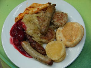 Illustration for article titled Lunchtime At Games Convention 2008