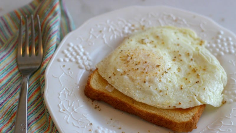 How to cook egg over easy