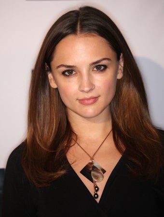 Illustration for article titled Rachael Leigh Cook Wants Photoshop To Be A Crime