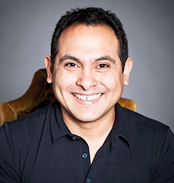 Illustration for article titled No tomarte las cosas personalmente, y otras claves del
maestro tolteca Don Miguel Ruiz Jr.