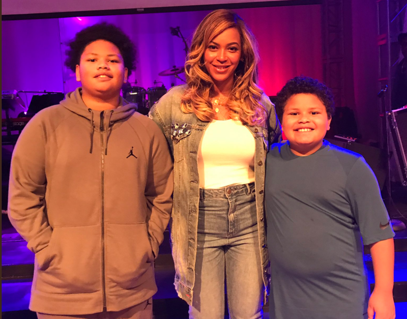 The Root associate editor Kirsten West Savaliâs sons Walker and Dash with BeyoncĂ© (@KWestSavali via Twitter screenshot)