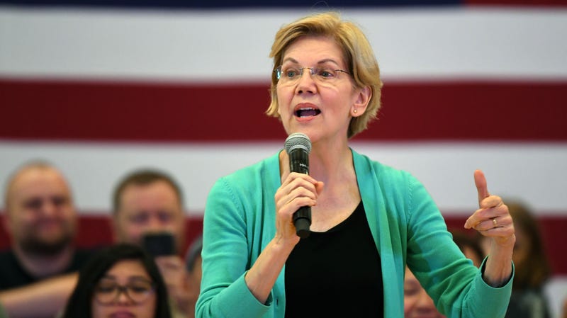 Illustration for article titled Elizabeth Warren Also Has a Selfie Plan, Naturally