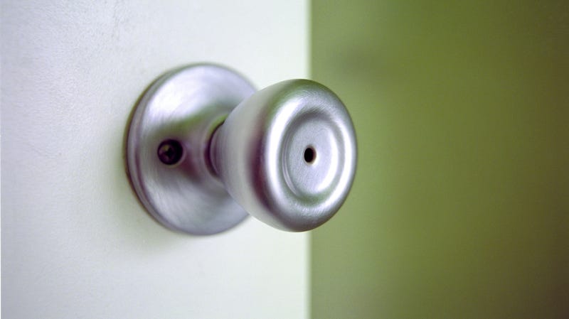 How To Pick The Lock Of An Interior Door