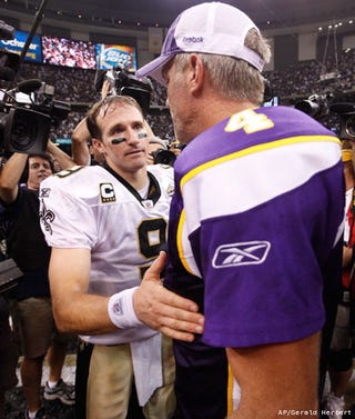 Illustration for article titled Brett Favre Is Now Texting Drew Brees