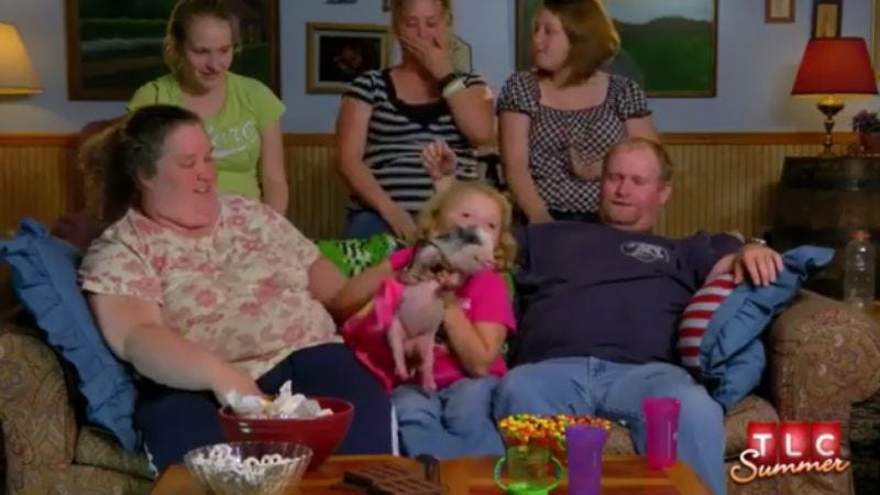 Illustration for article titled The cast of Here Comes Honey Boo Boo seeking pay raise proportional to the awfulness it provides