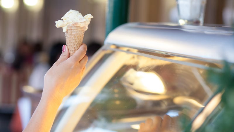 Illustration for article titled Sexy-cow-logo ice cream shop owner blames “radical liberals” for store failure